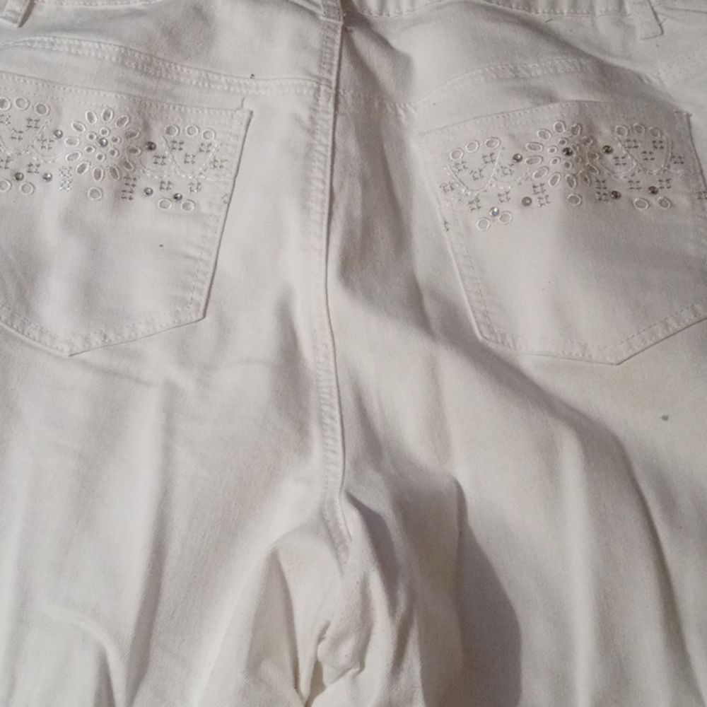 Capris (white) - Picture 2 of 3